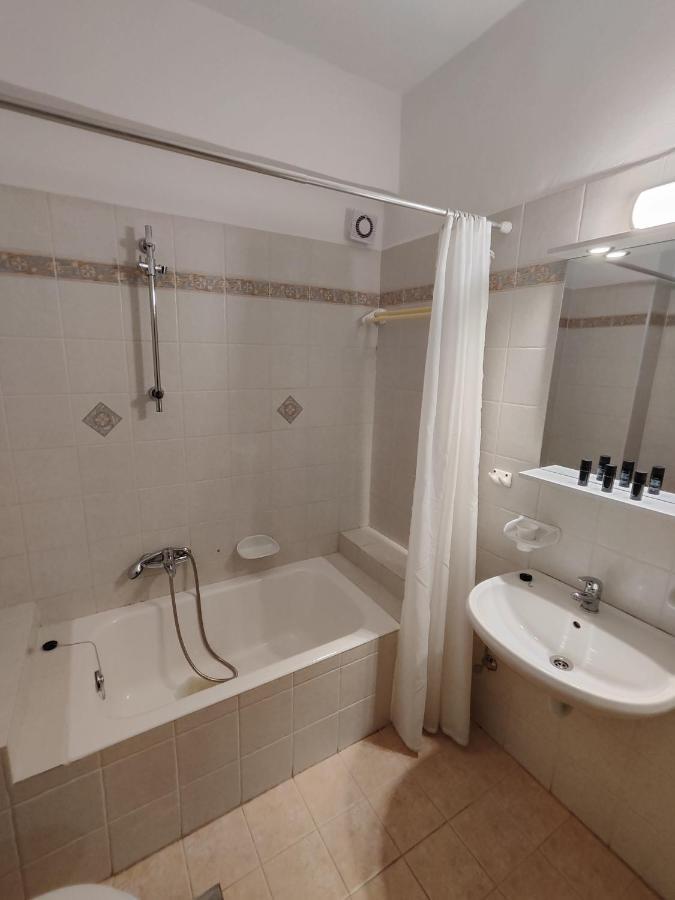 Central Home Ермополи Екстериор снимка